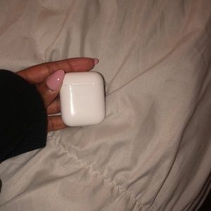 airpods case (no airpods included) great condition